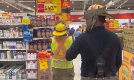 Bomberos atienden emergencia en Soriana Coss por persona atrapada en los cuartos fríos; se trató de falsa alarma