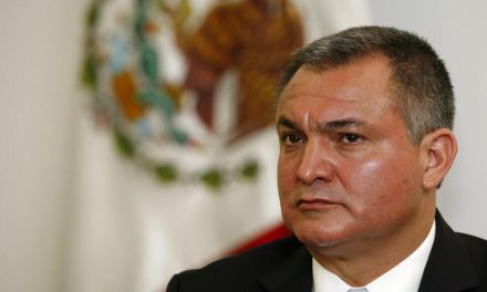 Genaro García Luna solicita 90 cías adicionales para apelación ante aislamiento carcelario