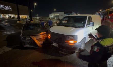 Conductor impacta a vehículo de reciente modelo en Saltillo