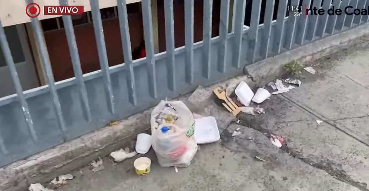 Un basurero afuera del IMSS 2 en Saltillo