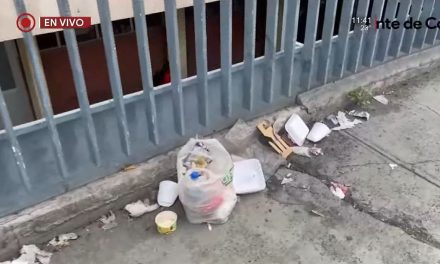 Un basurero afuera del IMSS 2 en Saltillo