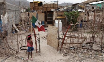 México reduce la pobreza gracias a salario mínimo y programas sociales, pero persiste el reto de la sostenibilidad
