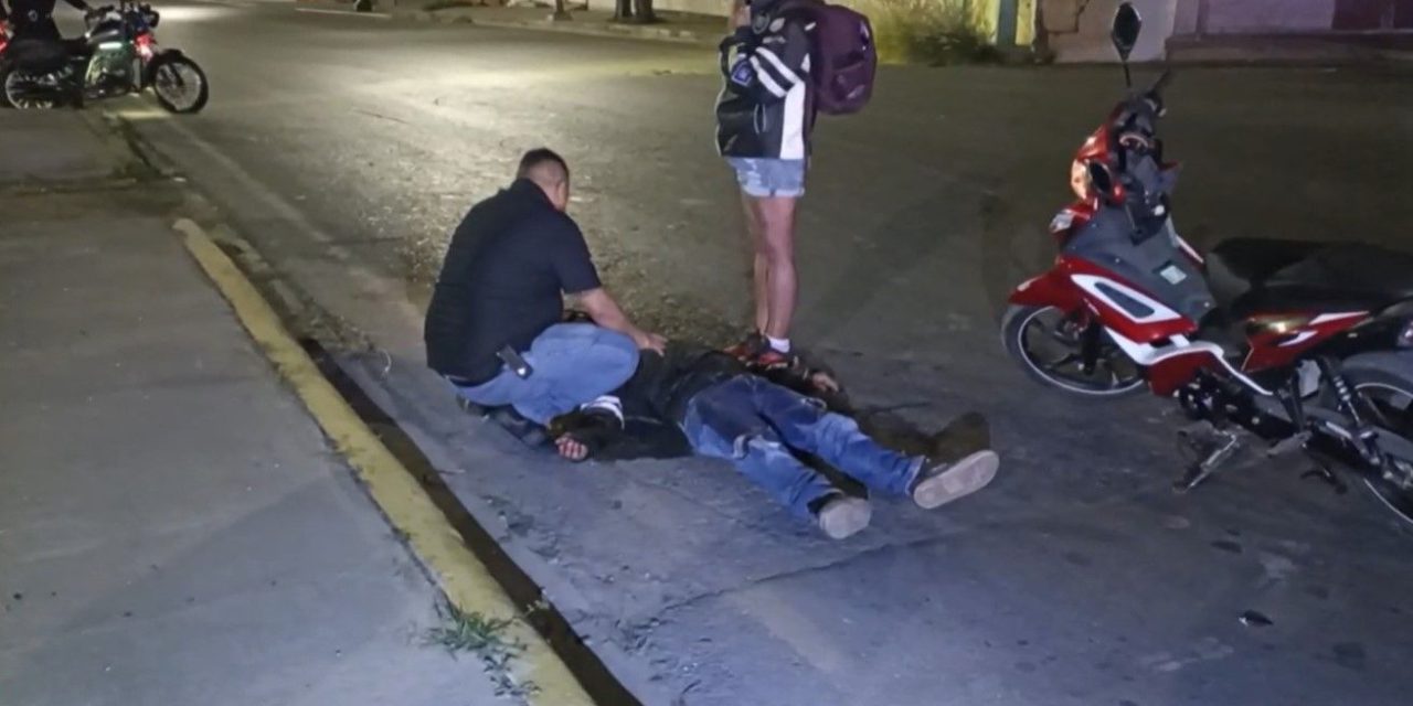 Saltillo: Cae de moto tras volantazo resultó con heridas menores