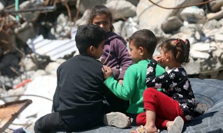Reino Unido prepara evacuación de niños enfermos en Gaza para recibir atención médica