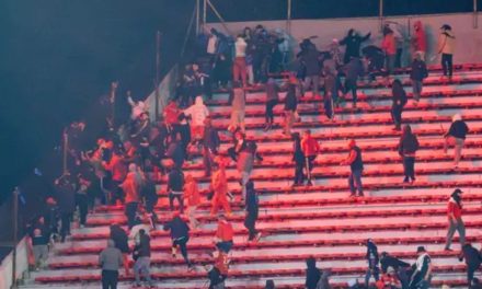 Cancelan partido de la Sudamericana entre Independiente y U de Chile tras pelea campal; hubo muertos y varios heridos