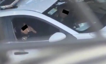 Policías de la CDMX son captados en video realizando actos sexuales en la patrulla