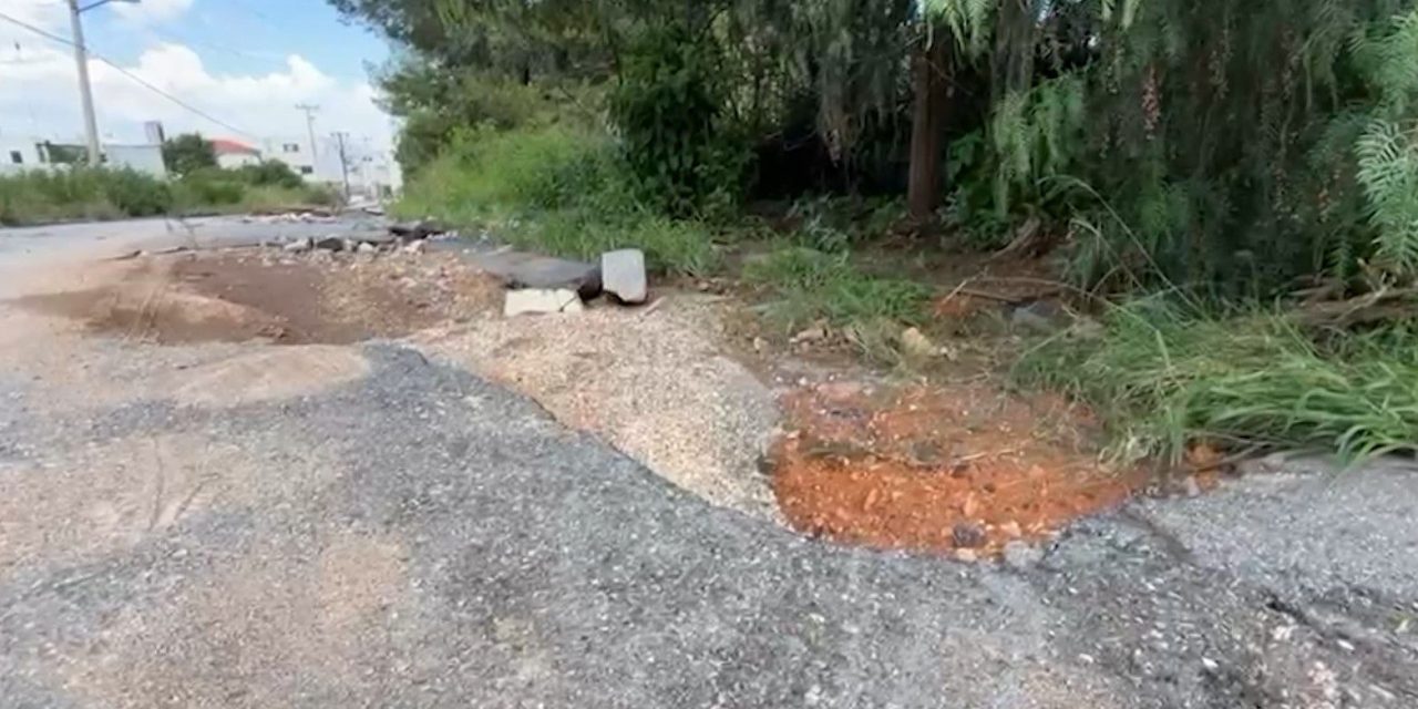 Vecinos de Lomas de Lourdes solicitan ayuda ante los daños en las calles