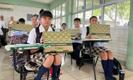 Suman 79 escuelas beneficiadas con entrega de útiles escolares en Múzquiz