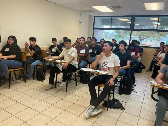Ingresan más estudiantes a la UTRCC gracias a las becas