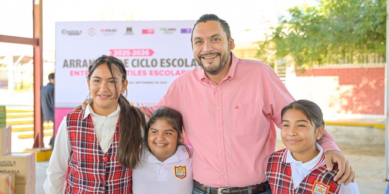Carlos Villarreal refuerza compromiso con la educación en Monclova