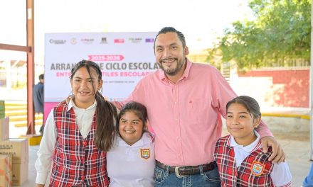 Carlos Villarreal refuerza compromiso con la educación en Monclova