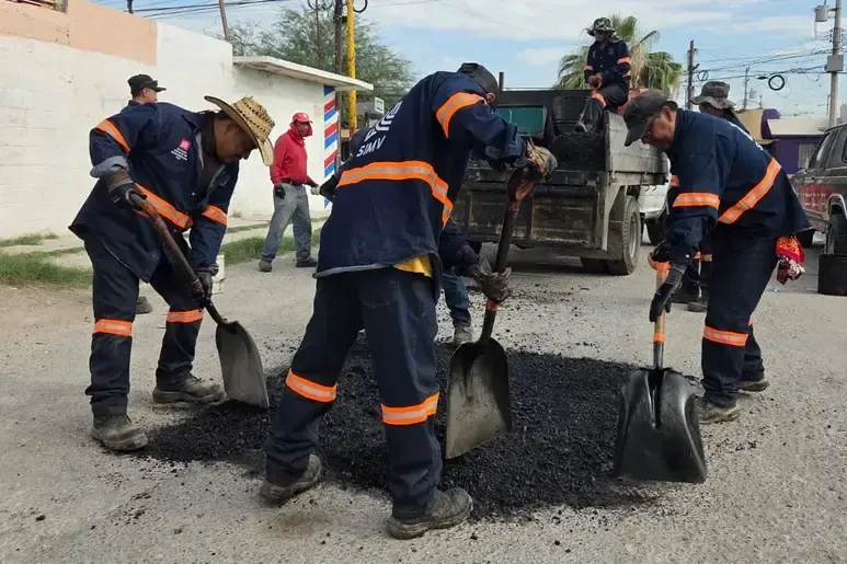 Mantienen acciones de bacheo y colocación de señaléticas