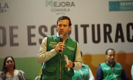 Mejora Coahuila entrega escrituras a bajo costo