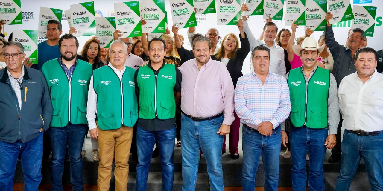 Entregan escrituras a familias de Ramos Arizpe