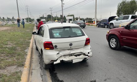 Hombre y mujer terminan lesionados tras accidente en Fundadores