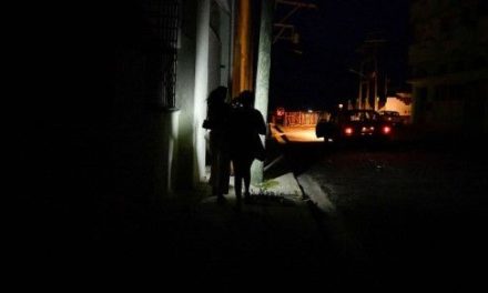 Cuba enfrenta agravamiento de la crisis eléctrica pese a proyectos de energía solar