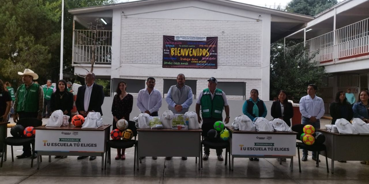 Entregan apoyos a la Secundaria Técnica 82 en Ramos Arizpe