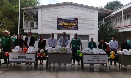 Entregan apoyos a la Secundaria Técnica 82 en Ramos Arizpe