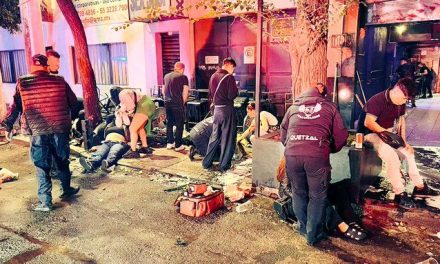 Hombre ebrio atropella a comensales de bar clandestino en la CDMX
