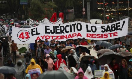 A 11 años de Ayotzinapa, familiares y estudiantes exigen justicia en la FGR