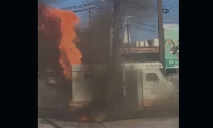 Se incendia camión de valores en la colonia República en Saltillo
