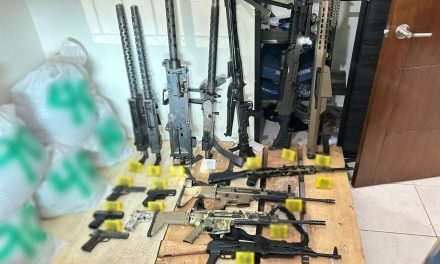 Aseguran arsenal y droga en cateo realizado en Culiacán