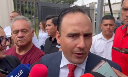 Confirma el gobernador visita a Texas