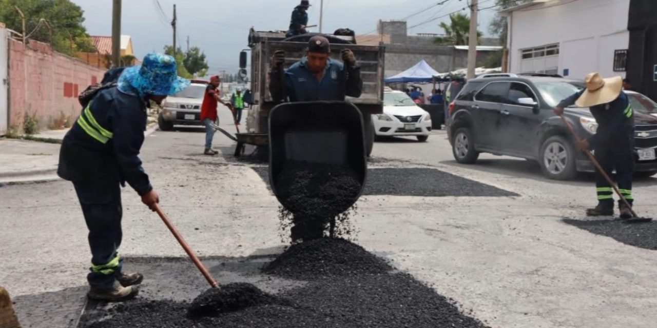 Continúan acciones de bacheo al sur de Saltillo