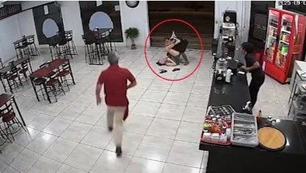 Video: Mujer detiene a delincuente con una llave de jiu-jitsu ante un intento de robo en Costa Rica