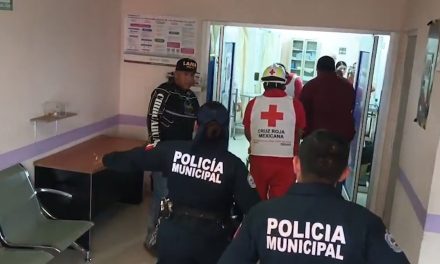 Derrapan motociclistas en carretera