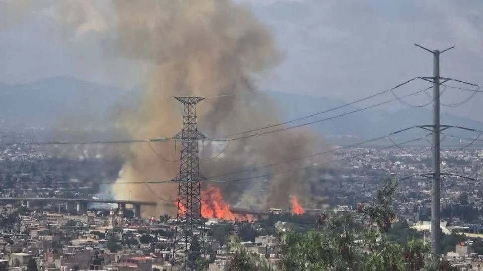 Explosión de pipa de gas en Iztapalapa deja tres fallecidos y decenas de heridos