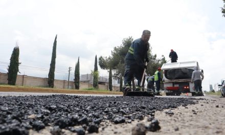 Intensifica el gobierno de Saltillo trabajos de bacheo en calzada Antonio Narro