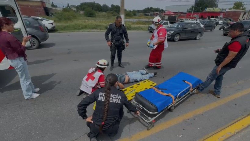 Saltillo:  Atropellan a peatón en el periférico LEA; Ejército Mexicano brinda primeros auxilios