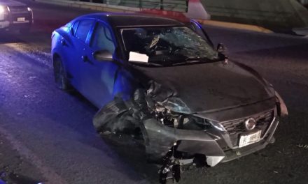 Conductor abandona su auto tras chocar para no enfrentar a los policías en Saltillo