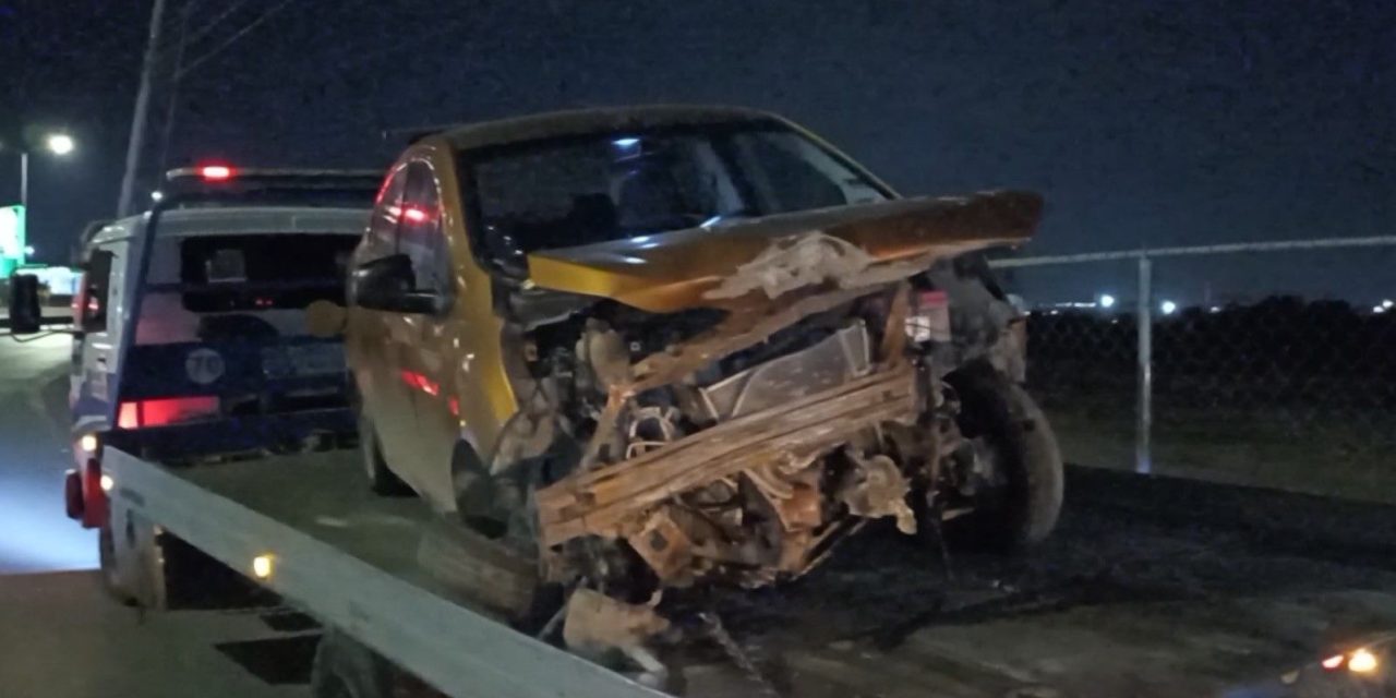 Conductor destruye su auto y lo abandona en Saltillo
