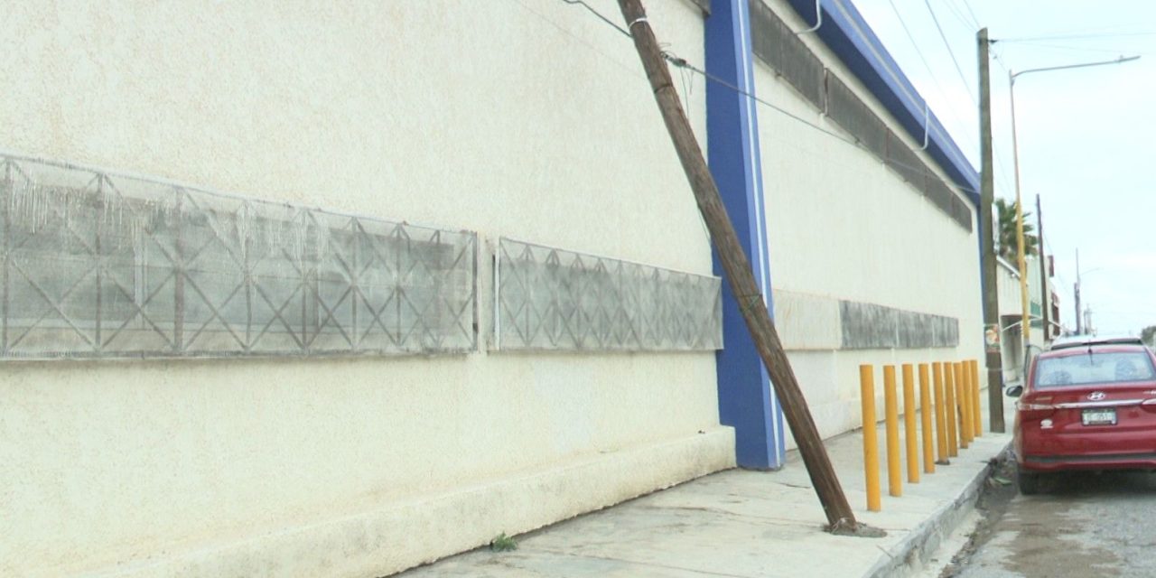 Poste amenaza la seguridad de alumnos