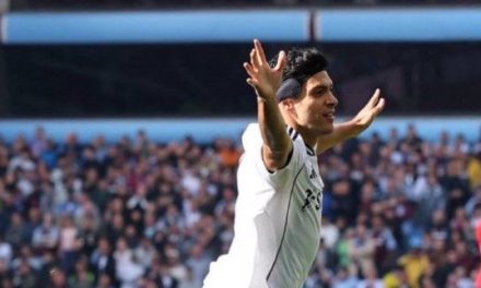 Raúl Jiménez se convierte en el máximo artillero mexicano en Premier con 60 goles pero termina lesionado