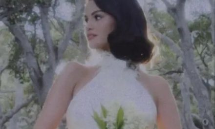 Sorprende Selena Gomez en su boda con vestido de Ralph Lauren diseñado exclusivamente para ella