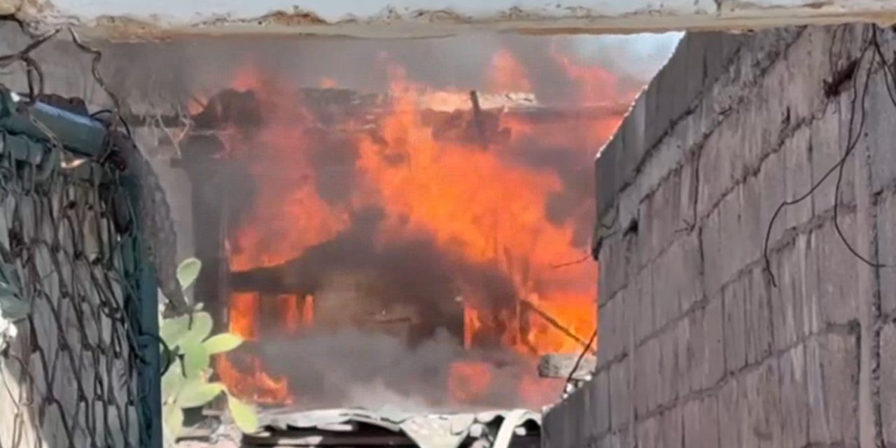 Se registra voraz incendio en un tejabán de la colonia González Norte