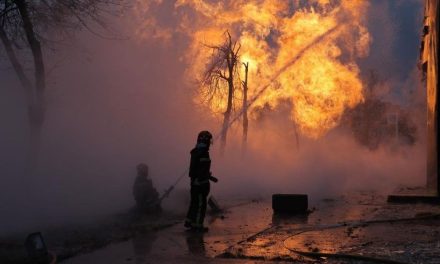 Ataques ucranianos afectan producción de combustible en Rusia
