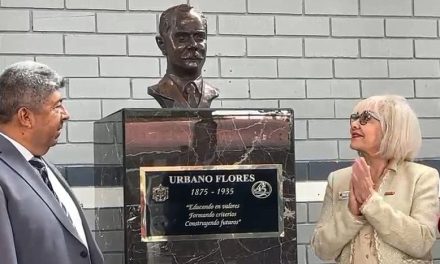 Celebran a la secundaria Urbano Flores por su 45 aniversario