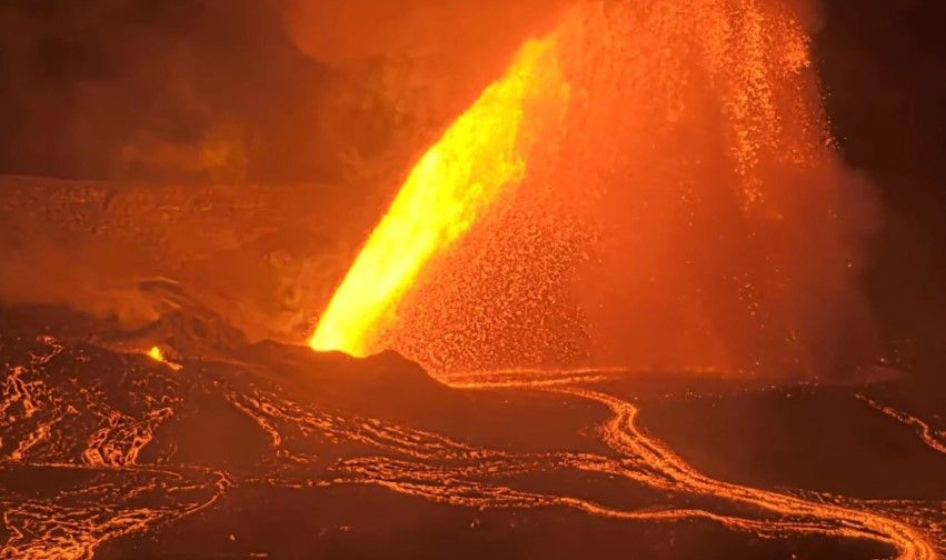 Volcán Kilauea entra en erupción con fuentes de lava de 150 metros de altura