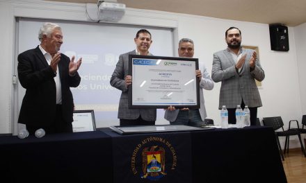 Rector de la UAdeC entrega acreditaciones y mobiliario a la FCA