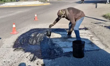 Llevan acciones de bacheo a Palaú y Barroterán