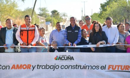 Entrega alcalde más pavimento en colonias de Acuña