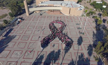 Forman lazo rosa en UAdeC Unidad Laguna