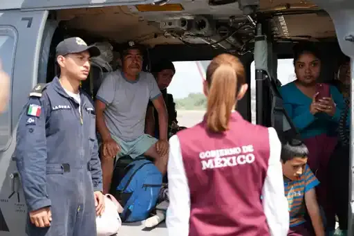 Claudia Sheinbaum supervisa la entrega de ayuda en estados afectados