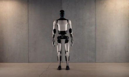 Elon Musk asegura que Tesla eliminará la pobreza con el robot Optimus