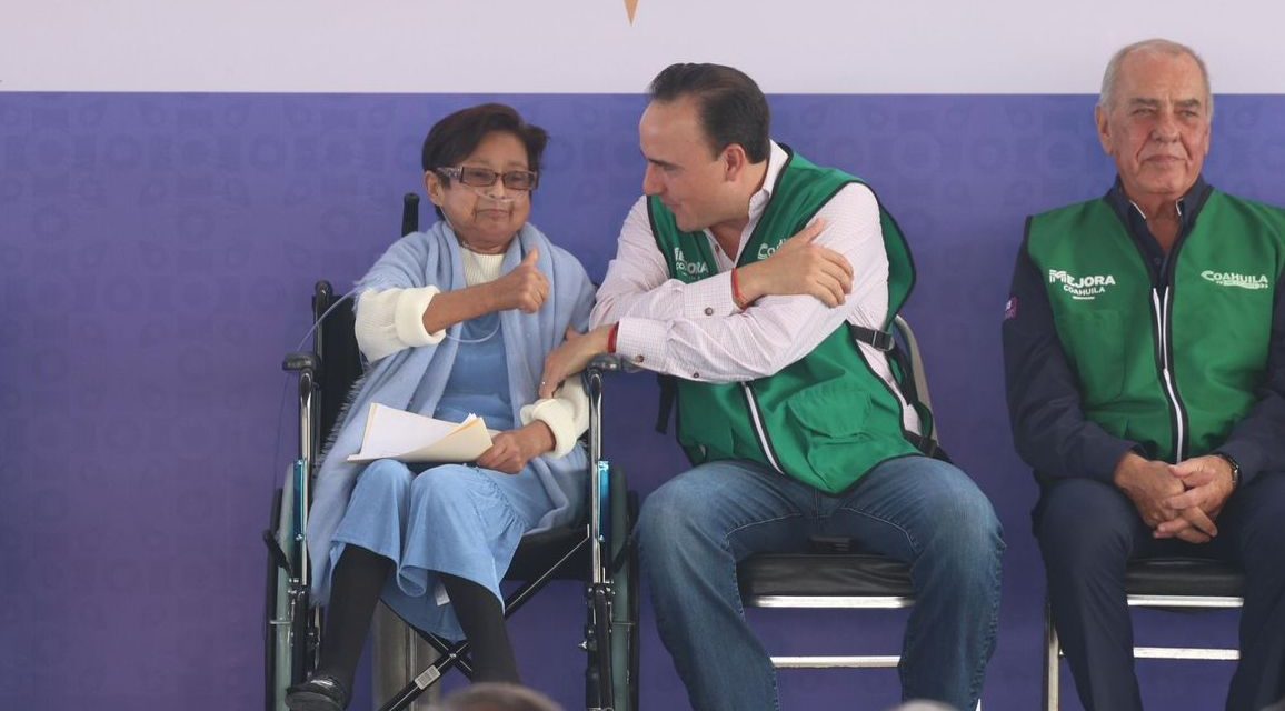 Manolo Jiménez entrega mil aparatos ortopédicos