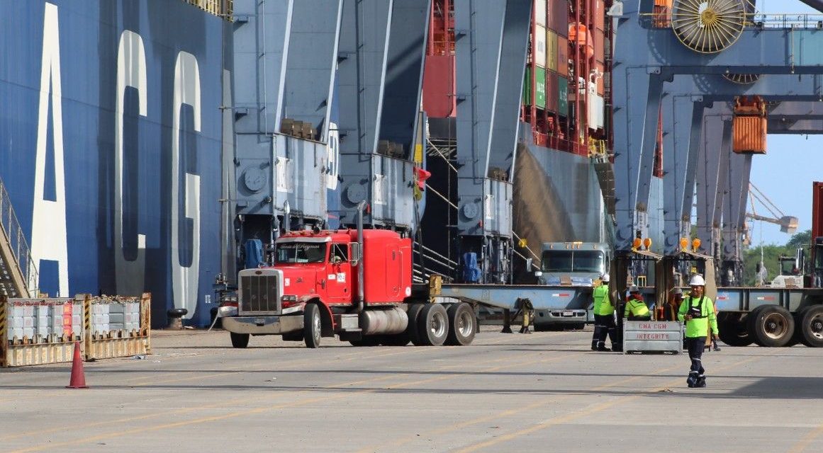 Funcionarios de Aduanas liberan mercancía ilegal con documentos falsos